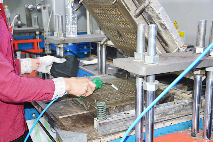 硅膠模具的使用技巧,什么是硅膠模具,硅膠模具和樹脂模具的區(qū)別 硅膠模具的使用技巧,什么是硅膠模具,硅膠模具和樹脂模具的區(qū)別