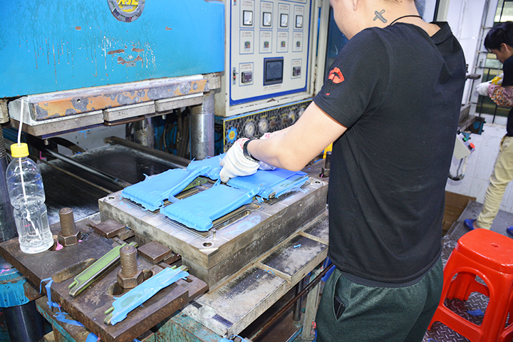 硅膠制品定制時候的樣品模,硅膠制品為什么要做樣品模,硅膠大貨模具與樣品模的區(qū)別 硅膠制品定制時候的樣品模,硅膠制品為什么要做樣品模,硅膠大貨模具與樣品模的區(qū)別