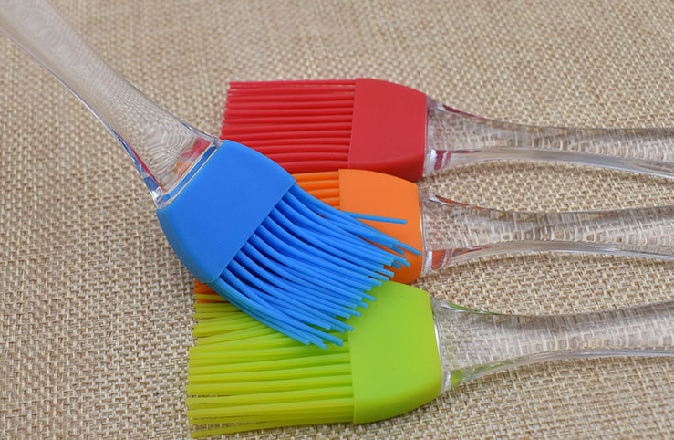 硅膠制品廠是如何生產(chǎn)硅膠刷子的，硅膠刷子的作用是什么