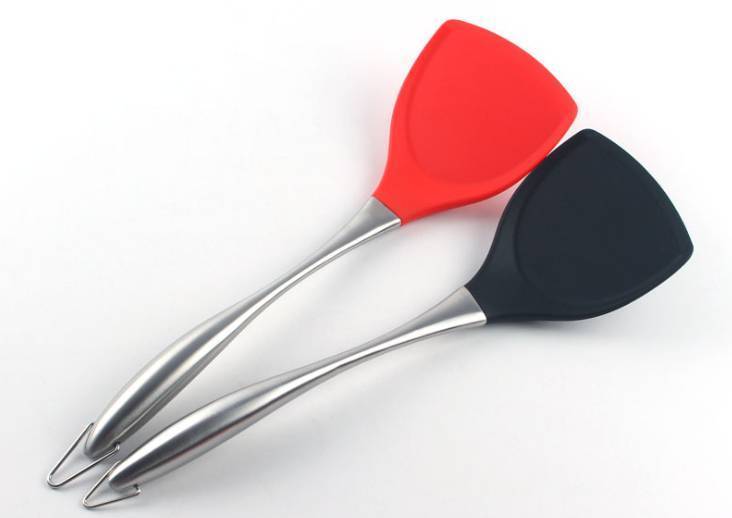 硅膠制品廠硅膠鍋鏟和木鏟、不銹鋼鏟的優(yōu)缺點(diǎn)對(duì)比