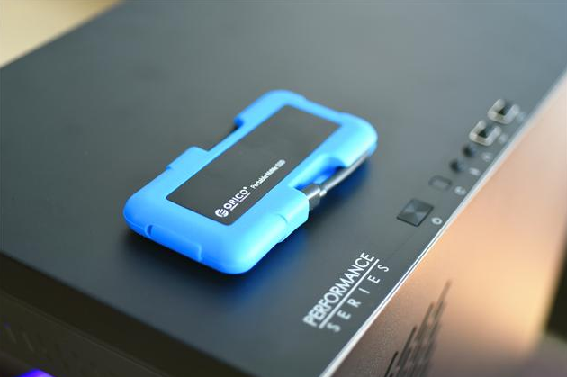 硅膠套對鋁合金固態(tài)硬盤的重要性 硅膠套對鋁合金固態(tài)硬盤的重要性