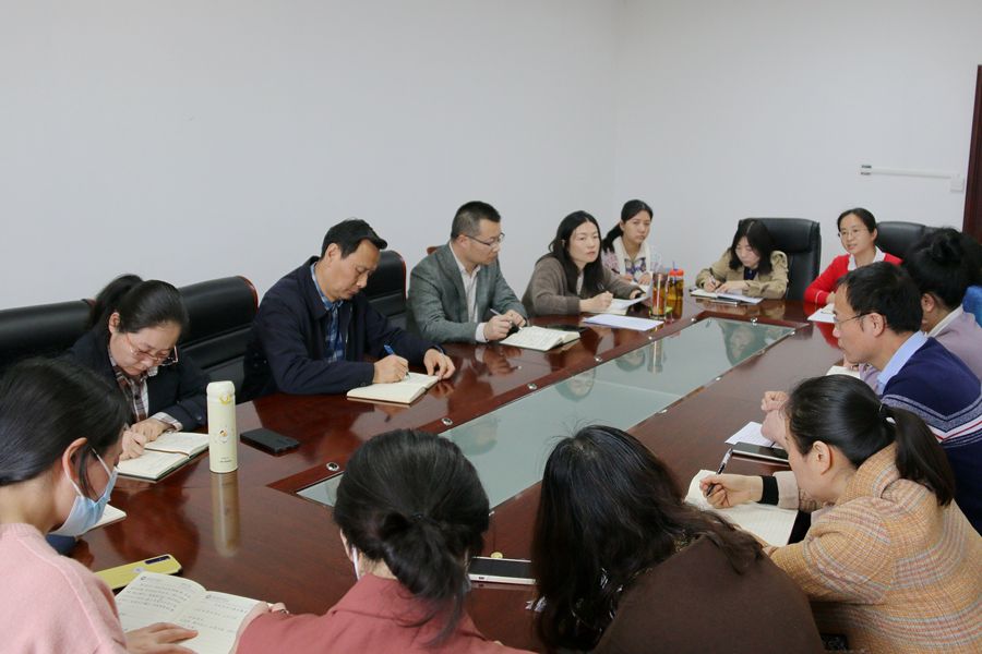 肖書記現(xiàn)場辦公2.jpg