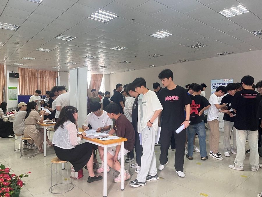 信息機(jī)電學(xué)院舉行咚咚智能制造英才班專場(chǎng)招聘會(huì)照片（2）.jpg
