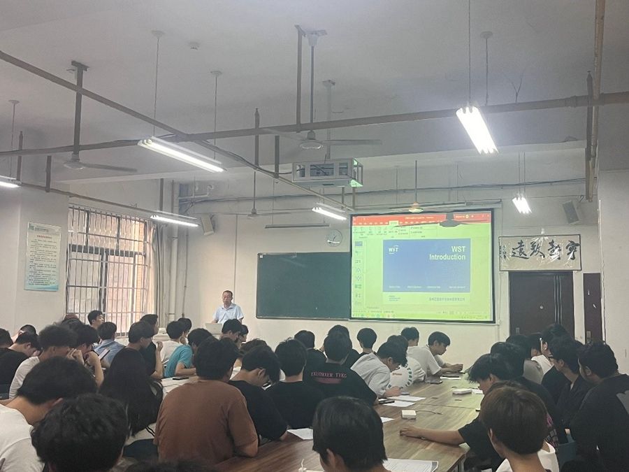 信息機(jī)電學(xué)院舉行林業(yè)智造專業(yè)群第三場(chǎng)專場(chǎng)招聘宣講會(huì)照片（1）.jpg