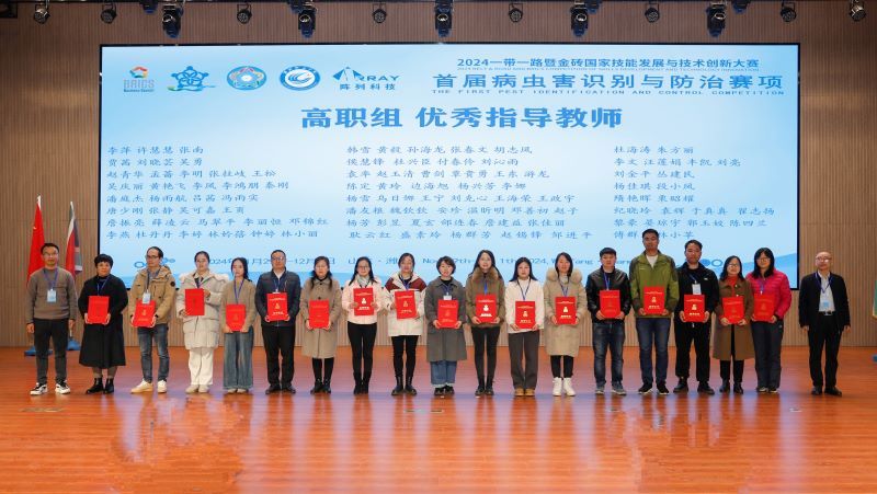 優(yōu)秀指導(dǎo)教師照片新聞?dòng)?jpg