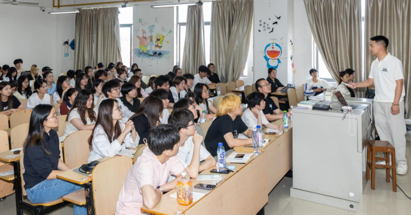 顧家家居攜手藝術設計學院開展進班宣講活動照片（2）.png